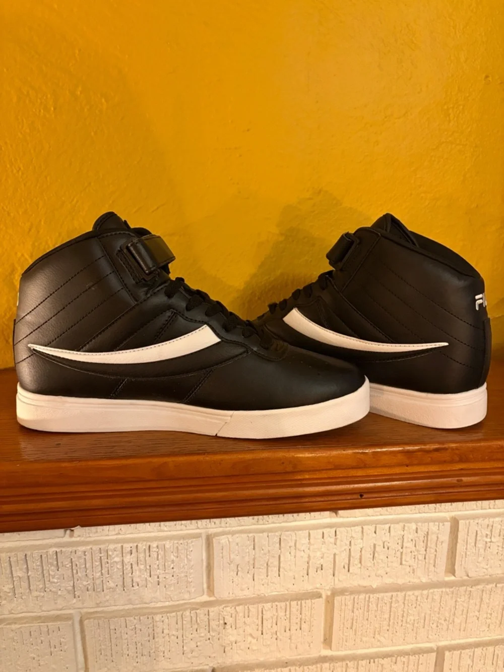 FILA Vulc 13 High Top Sneakers Mens 9.5 Black Reverse Flag Athletic Casual NIB